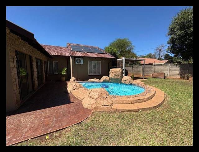 4 BEDROOM HOUSE FOR SALE IN VAN RIEBEECK PARK